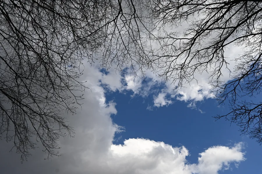 Pohled do mračen / Look into clouds